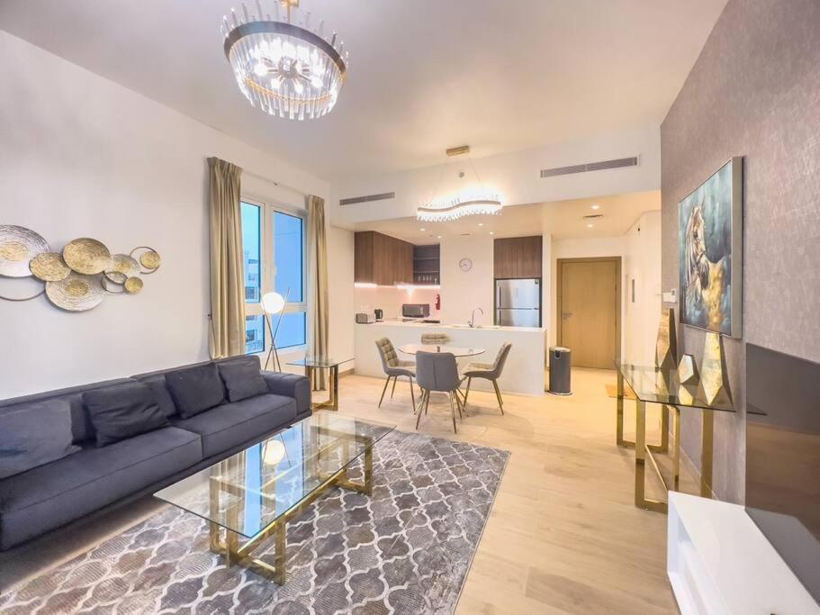 Lovely 2-Bedroom Vacation Home Near Beach 두바이 외부 사진