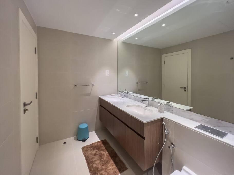 Lovely 2-Bedroom Vacation Home Near Beach 두바이 외부 사진